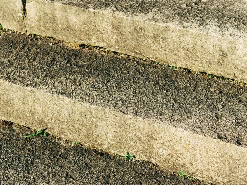 Escalier extérieur en béton brut