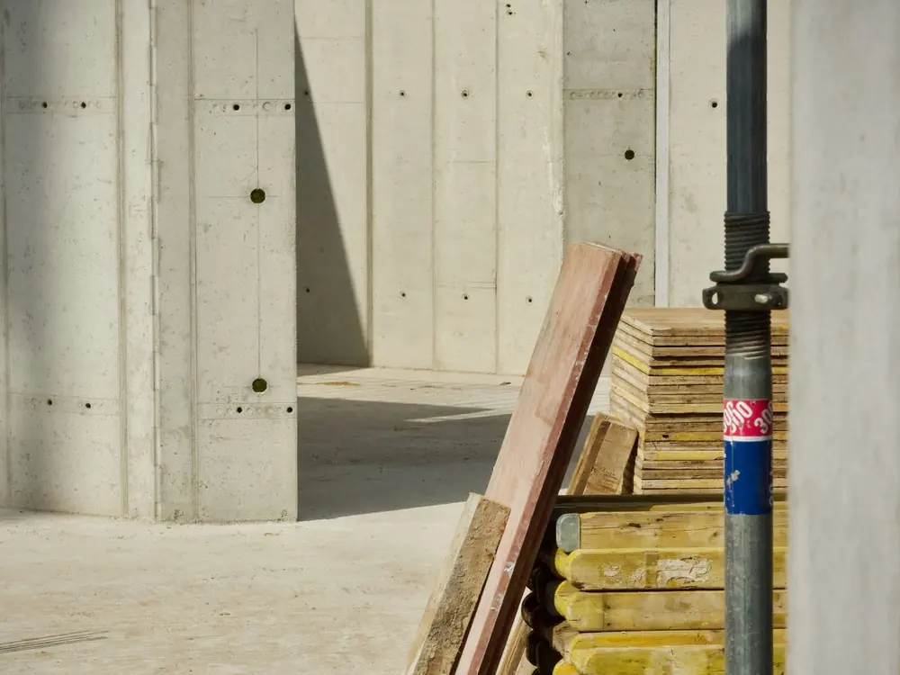 Matériaux de construction stockés sur un chantier